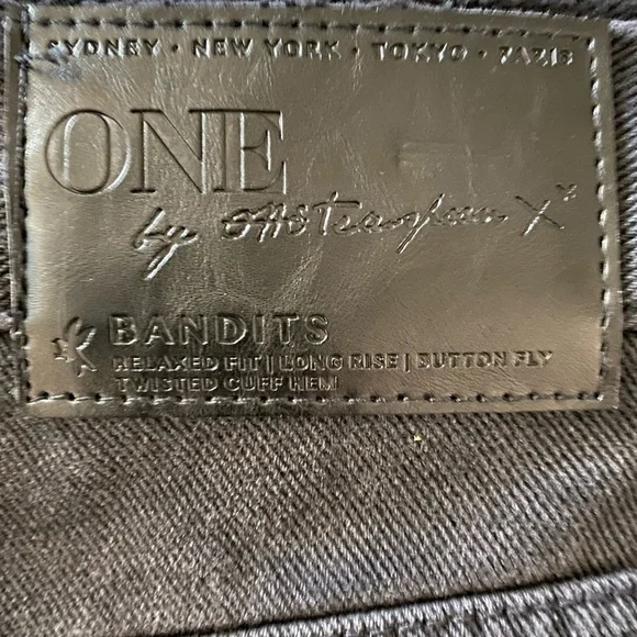 One x One Teaspoon Bandits Frayed Black Shorts SZ 30 NWT Shorts